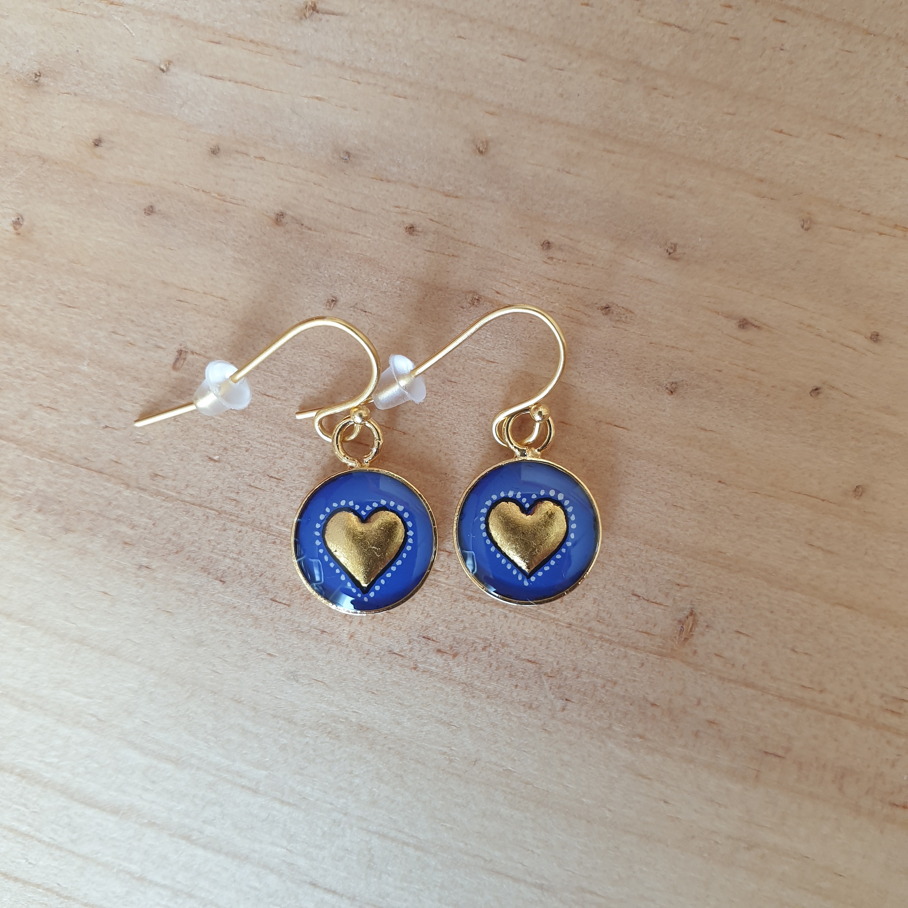 Boucles d'oreille enlumin&eacute;es petit coeur dor&eacute;