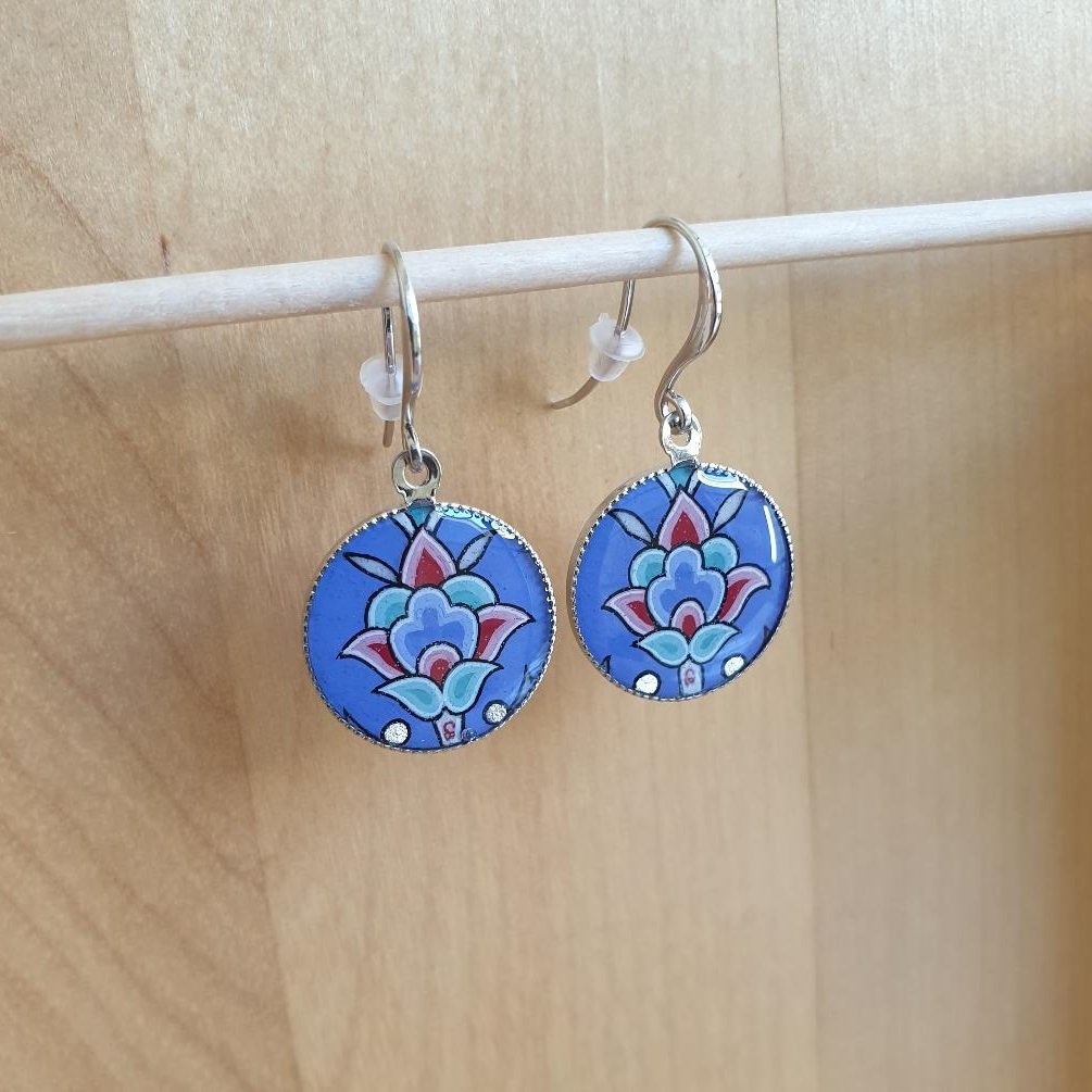 Brincos pingentes azul/prata/verde/verde/rosa e arabesco