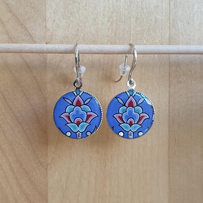 Brincos pingentes azul/prata/verde/verde/rosa e arabesco