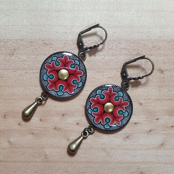 Brincos pingentes de flores rom&acirc;nicas