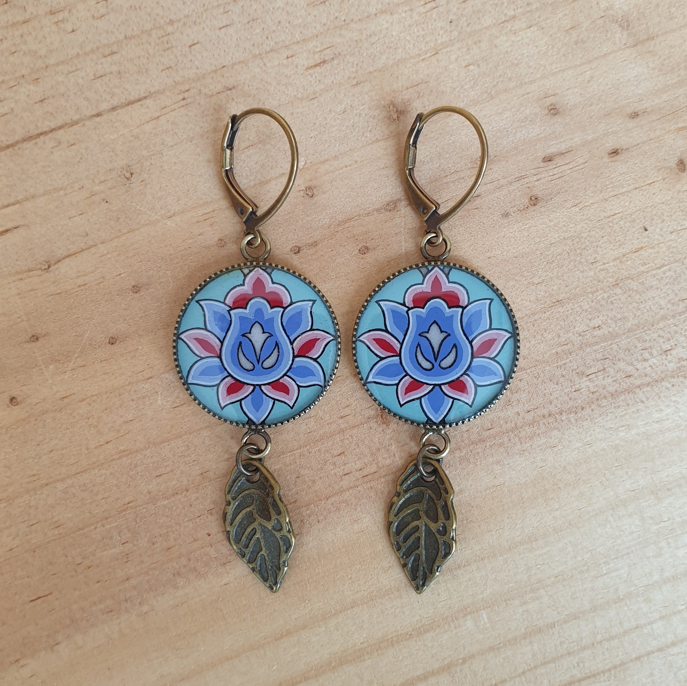 Brincos de gota de flor verde/azul/rosa