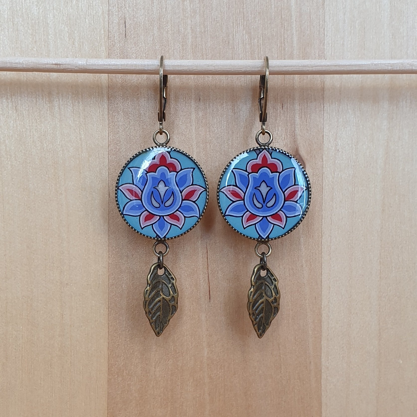 Brincos de gota de flor verde/azul/rosa