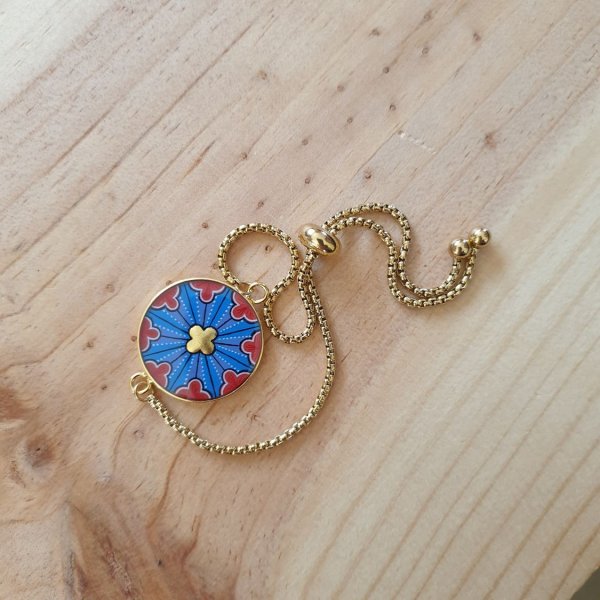 Bracelet r&eacute;glable enluminure rosace gothique