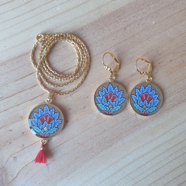 Pingente de colar azul iluminado flor oriental