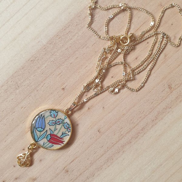 Colar pingente de flores orientais iluminadas &agrave; volta do pesco&ccedil;o ou colar