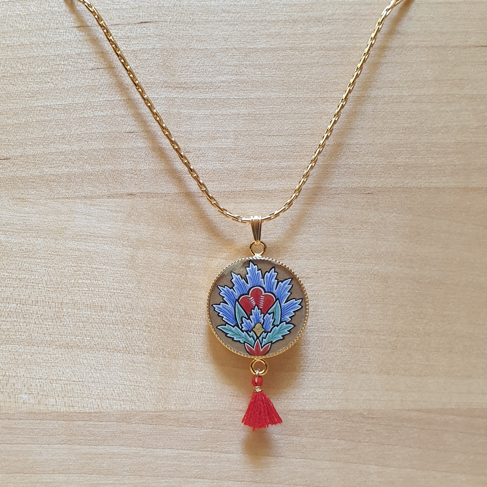 Pingente de colar azul iluminado flor oriental