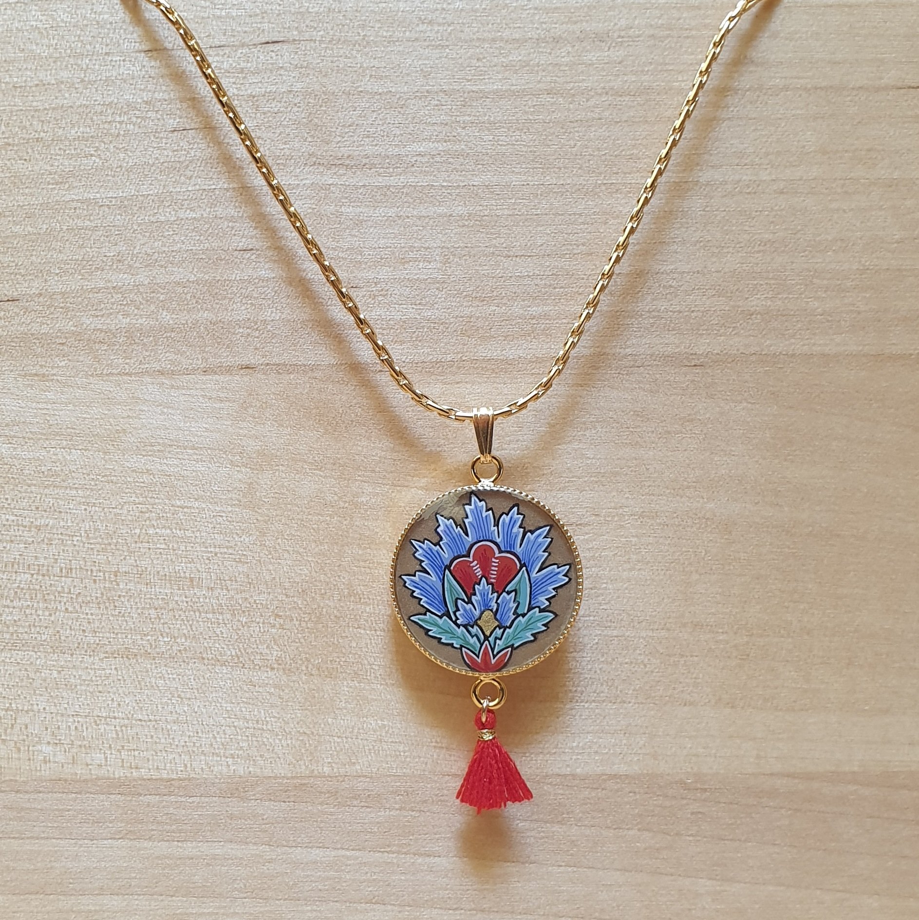 Pingente de colar azul iluminado flor oriental