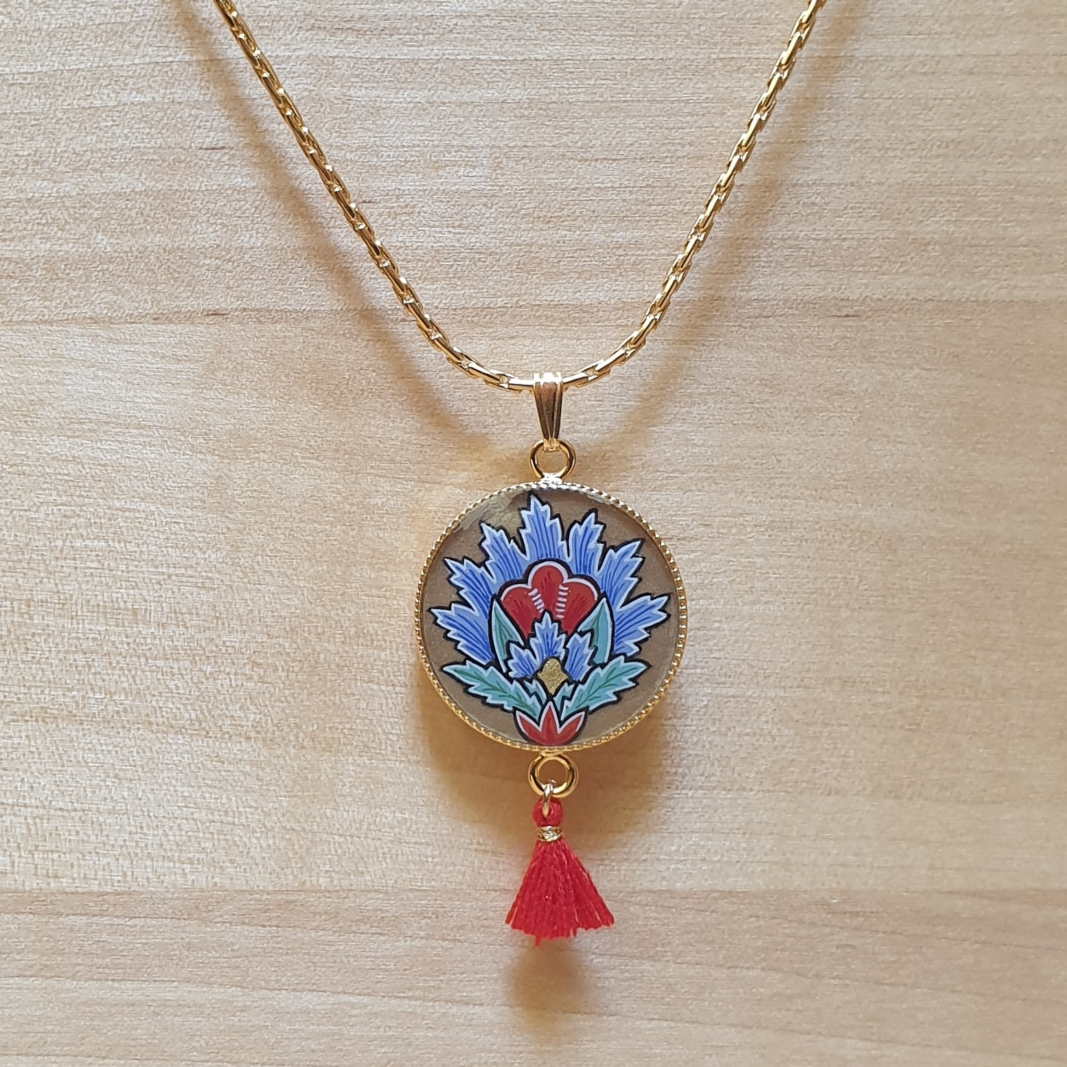 Pingente de colar azul iluminado flor oriental