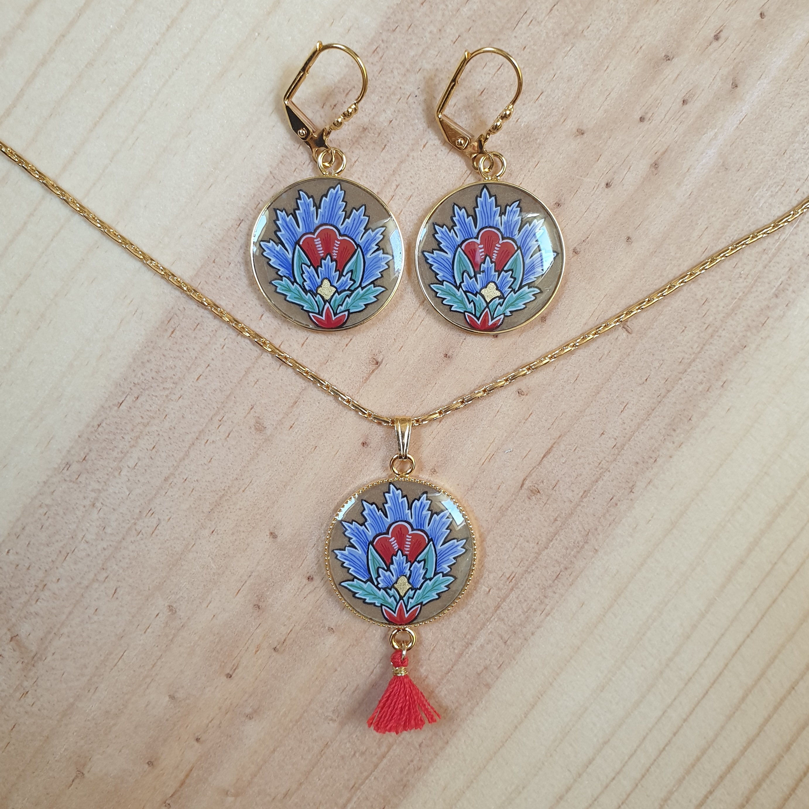 Pingente de colar azul iluminado flor oriental