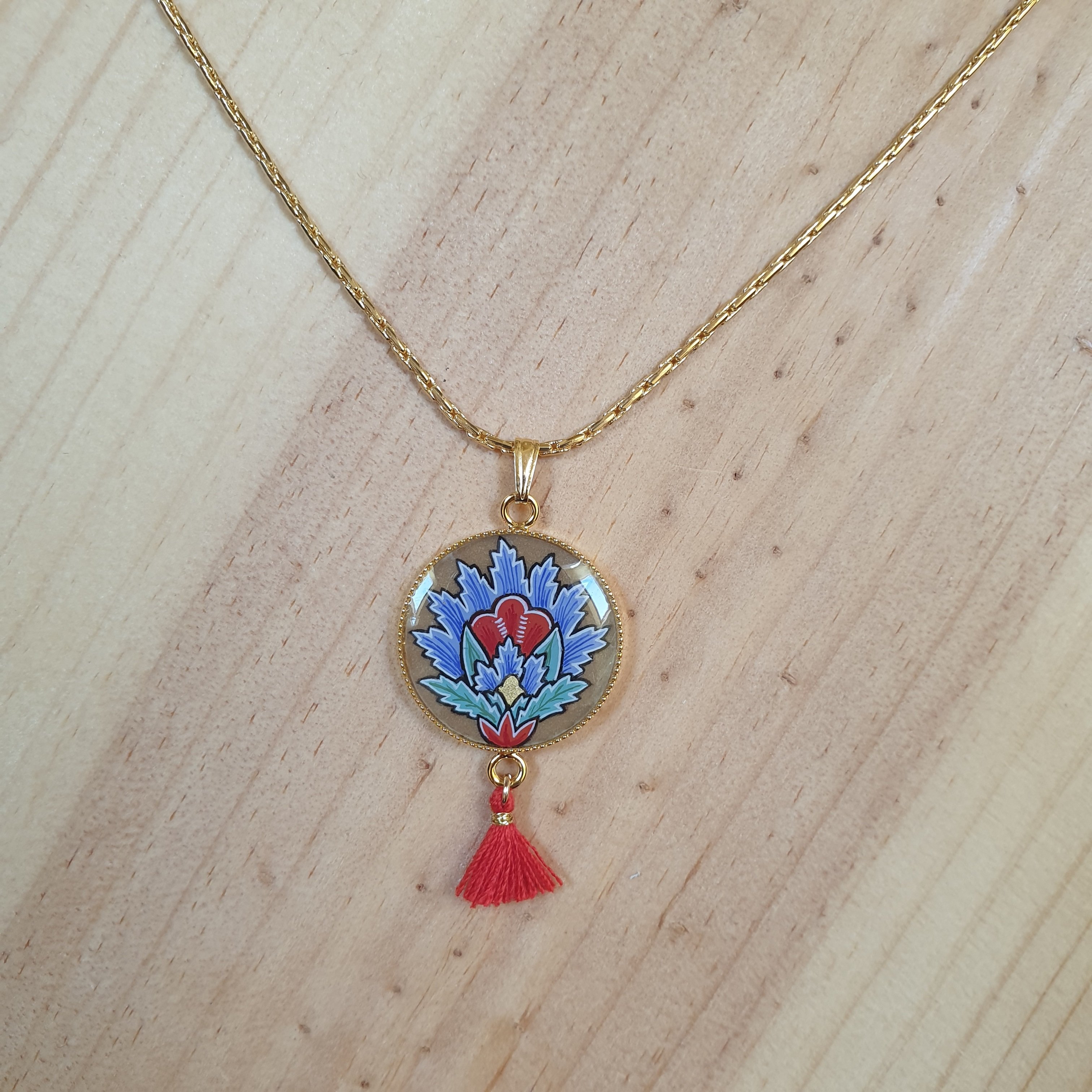 Pingente de colar azul iluminado flor oriental