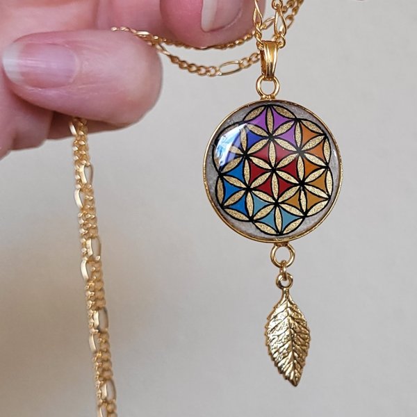 Collier pendentif fleur de vie et feuille or