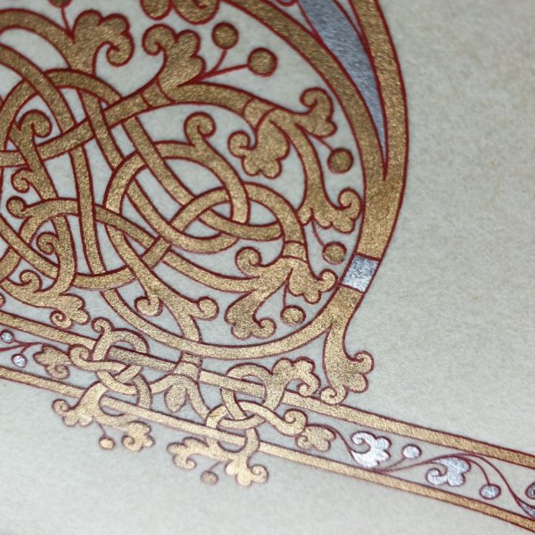 Letra iluminada P em estilo carol&iacute;ngio