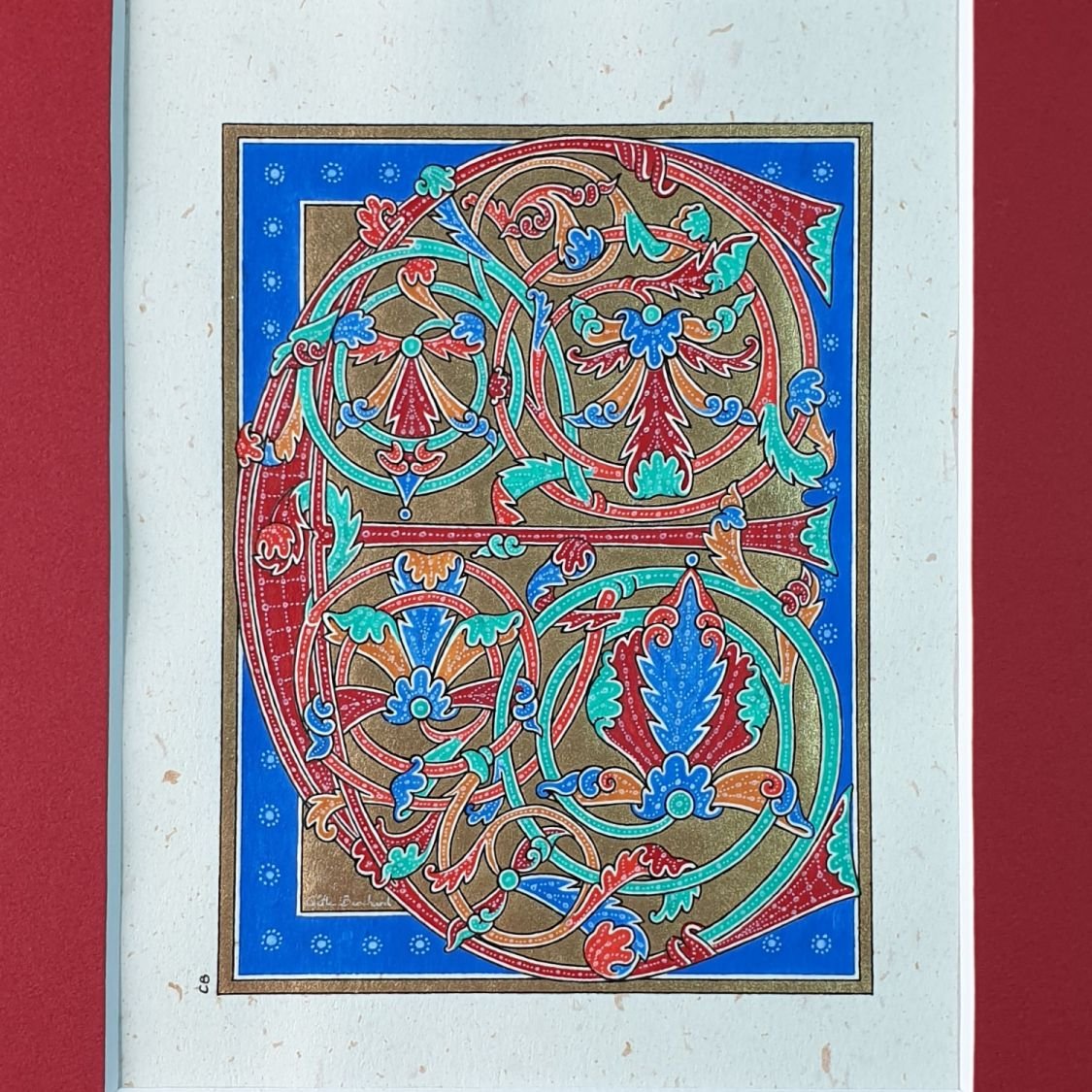 Letra E iluminada em estilo gótico primitivo