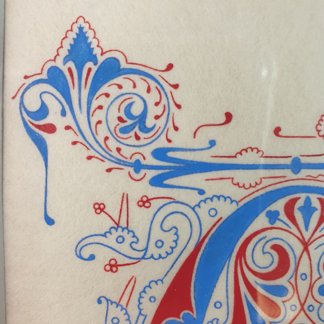 Letra A iluminada em estilo gótico