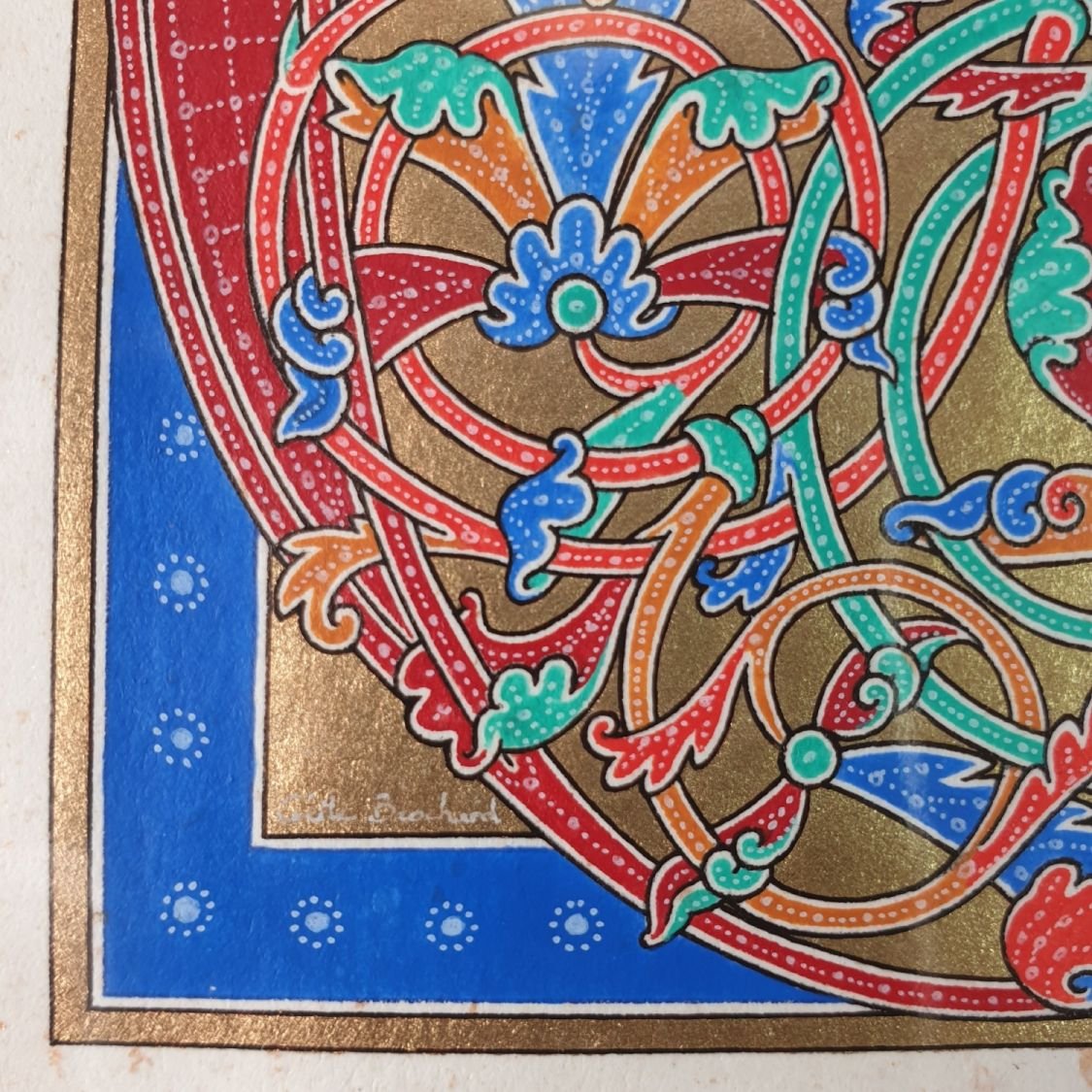 Letra E iluminada em estilo gótico primitivo