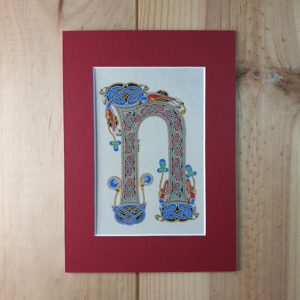 Letra iluminada estilo ilha N