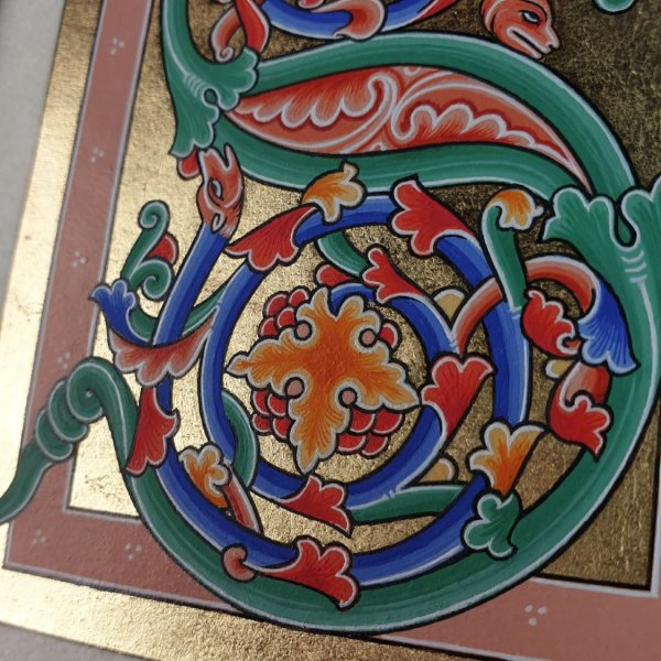 Letra S iluminada em estilo rom&acirc;nico