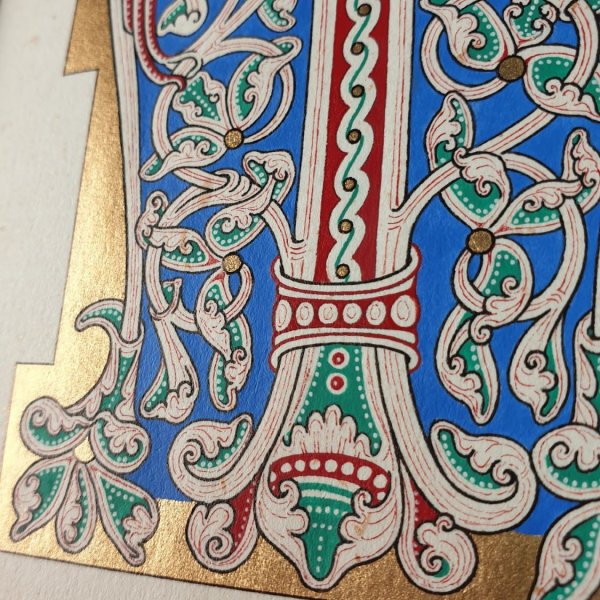 Letra M iluminada em estilo rom&acirc;nico