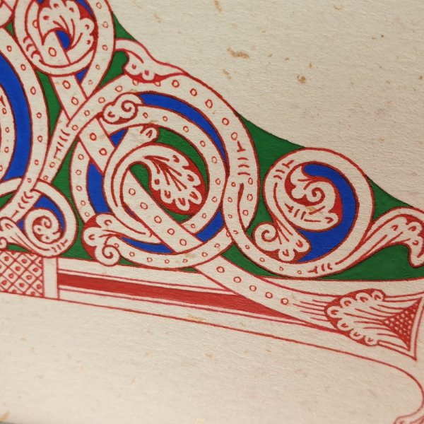 Letra F iluminada em estilo rom&acirc;nico