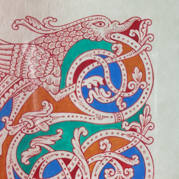 Letra F iluminada em estilo rom&acirc;nico