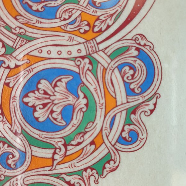 Letra P iluminada em estilo rom&acirc;nico