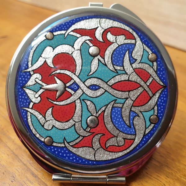 Espelho de saco iluminado em &aacute;rabe