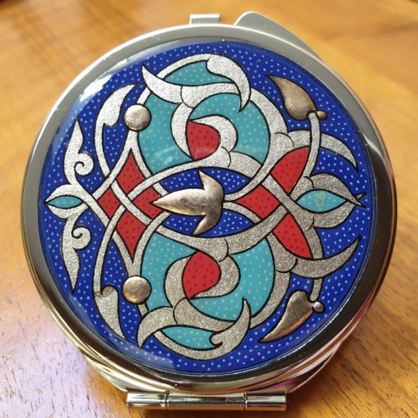 Espelho de saco iluminado em &aacute;rabe