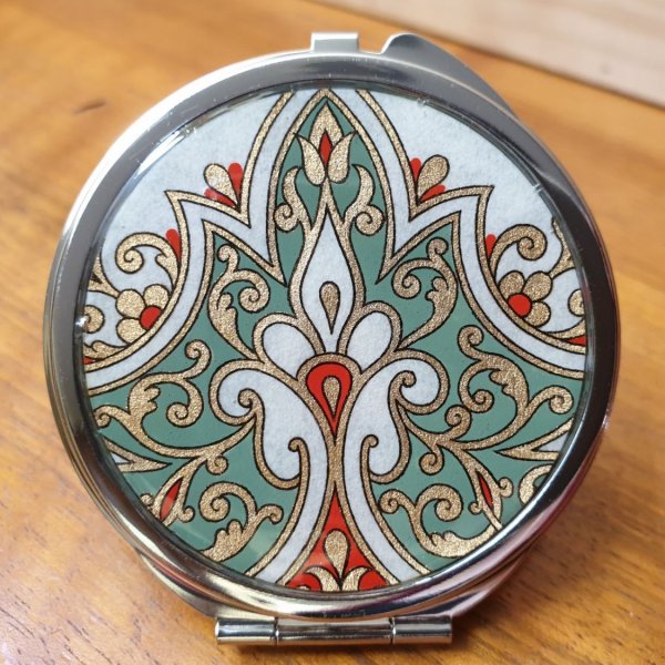 Espelho de saco iluminado em &aacute;rabe