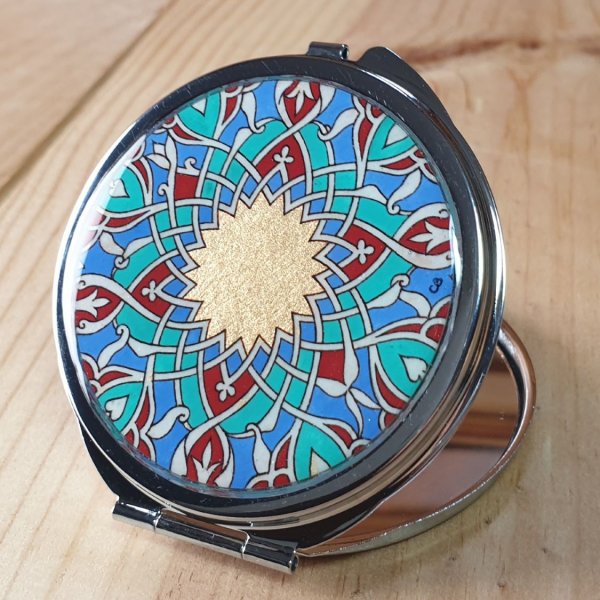 Espelho de saco iluminado em &aacute;rabe