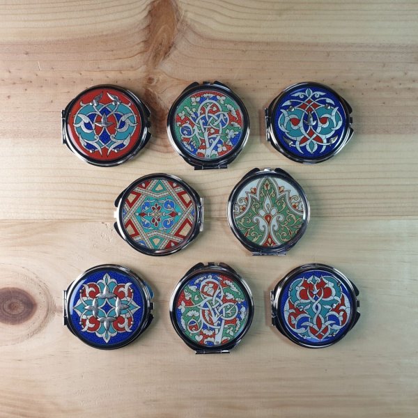 Espelho de saco iluminado em &aacute;rabe