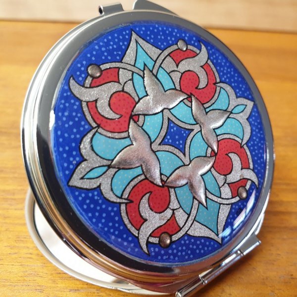 Espelho de saco iluminado em &aacute;rabe