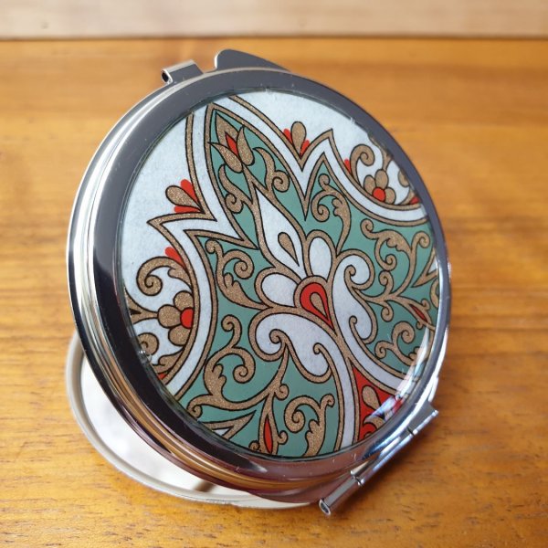 Espelho de saco iluminado em &aacute;rabe