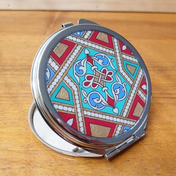 Espelho de saco iluminado em &aacute;rabe