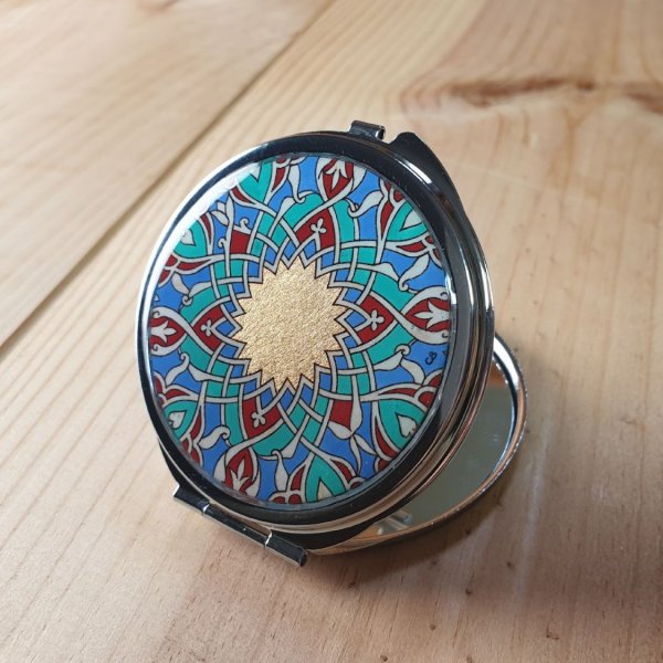 Espelho de saco iluminado em &aacute;rabe