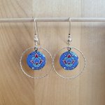 Brincos pingentes azul/prata/verde/verde/rosa e arabesco
