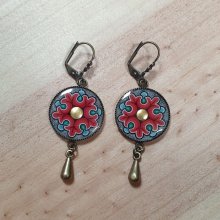 Brincos pingentes de flores românicas