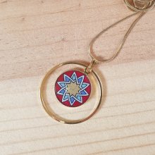 Colar pingente de ouro/vermelho/azul/verde sobre corrente de ouro